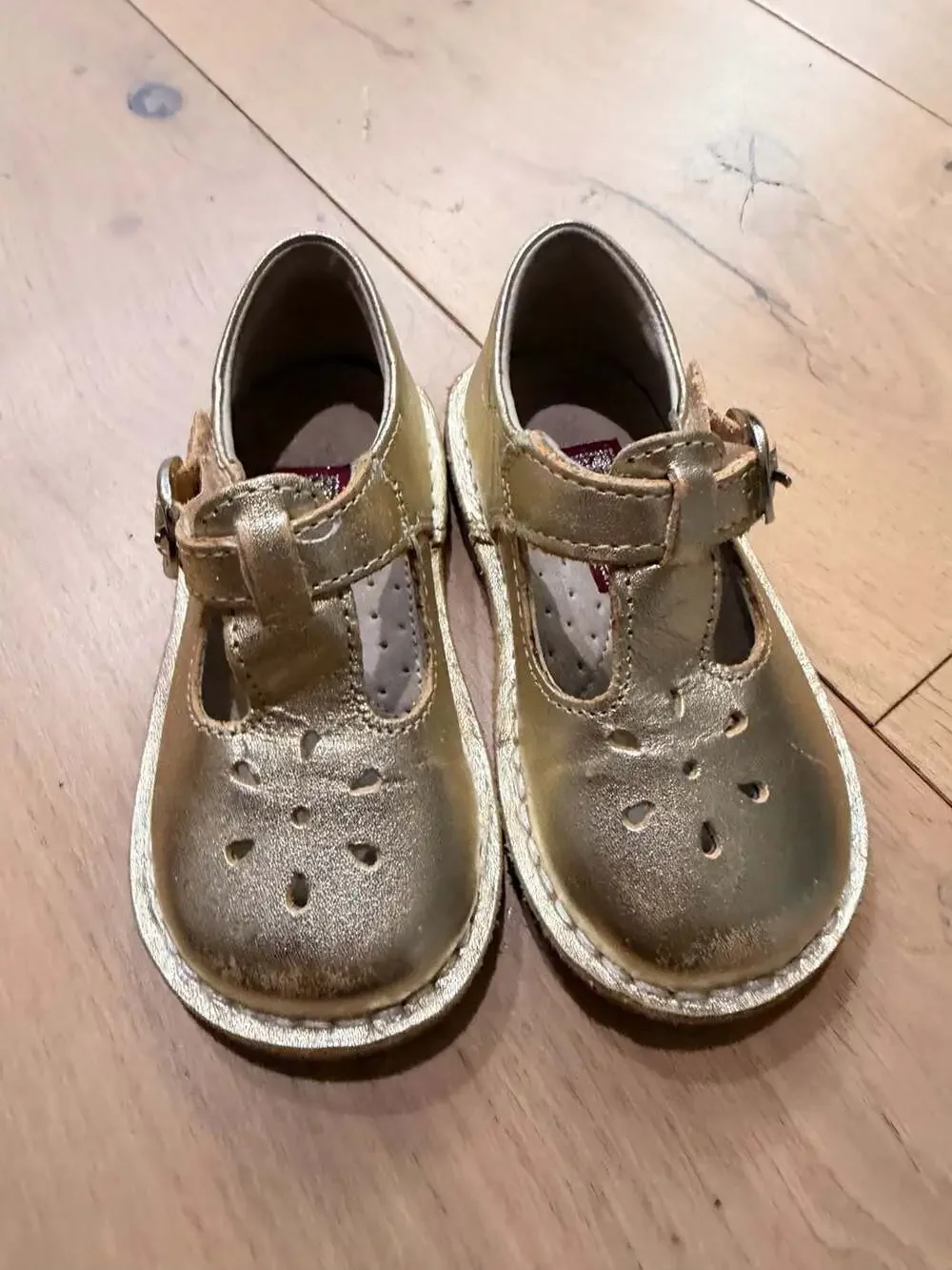 L'Amour Joy Metallic Leather Cutout T-Strap Mary Jane Shoes Gold Toddler Size 6